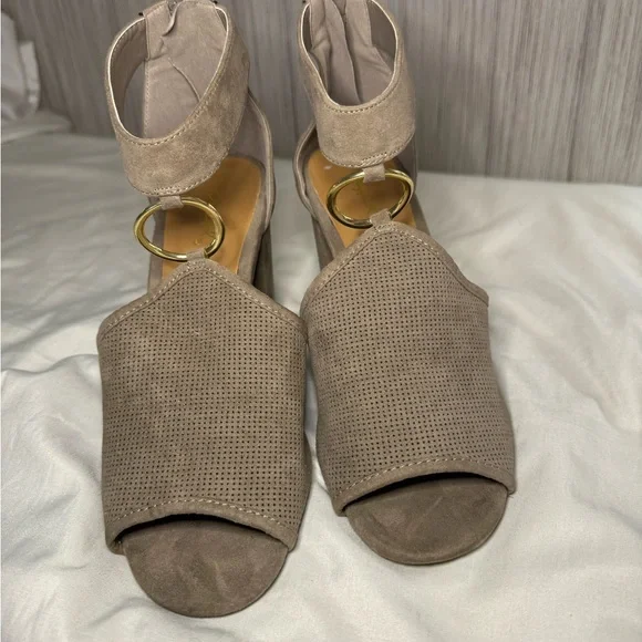 Qupid Sexy Sandals Taupe Size 7 - Picture 3 of 7